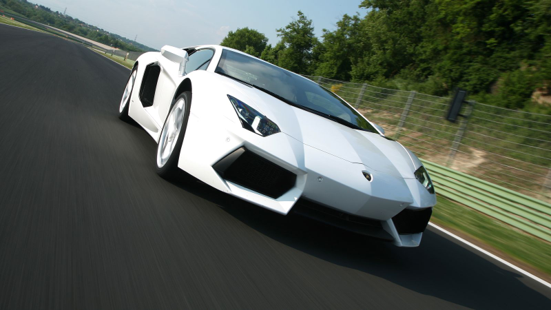 Illustration for article titled Lamborghini Aventador LP-700 at Vallelunga
